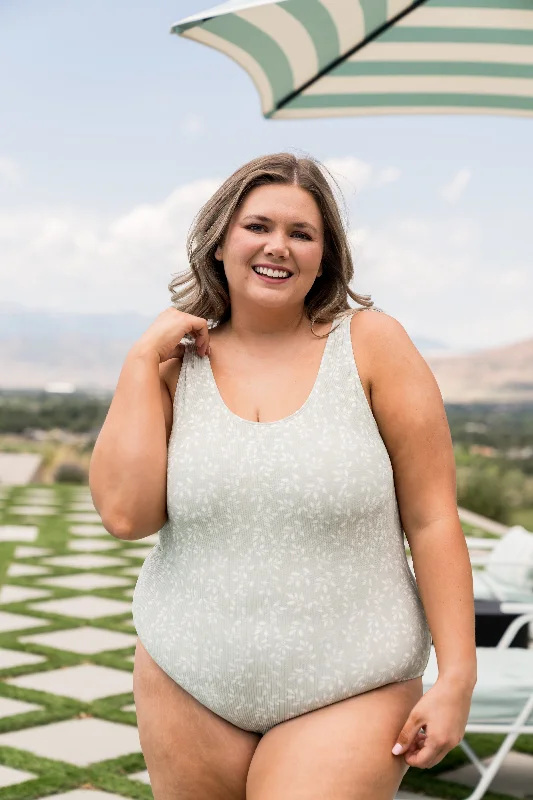 The Escape | Sage Leaf Print Laid - back Women's Style