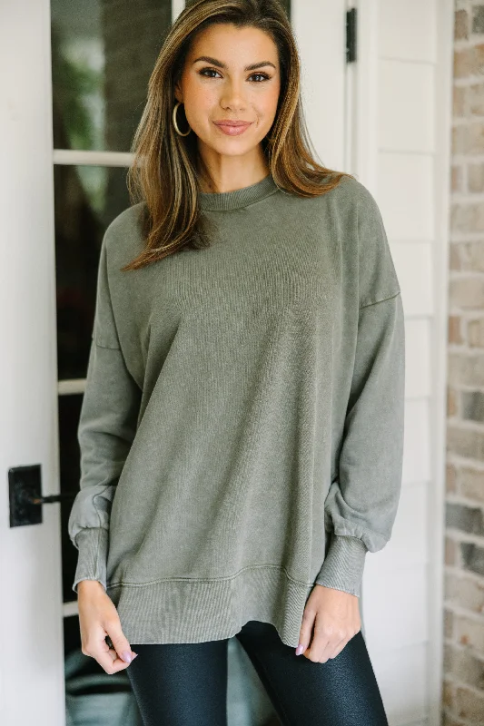 The Slouchy Olive Green Pullover garde