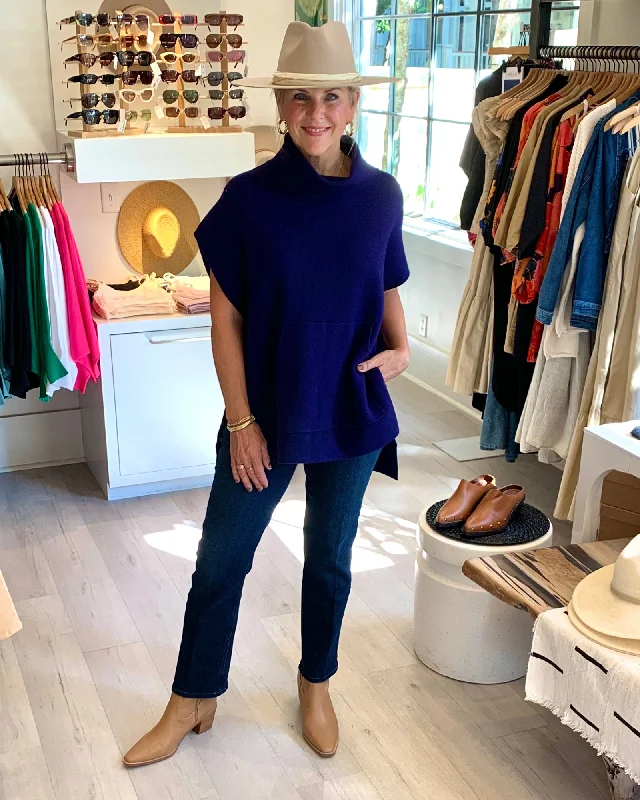 Kanga Poncho in Navy Gym