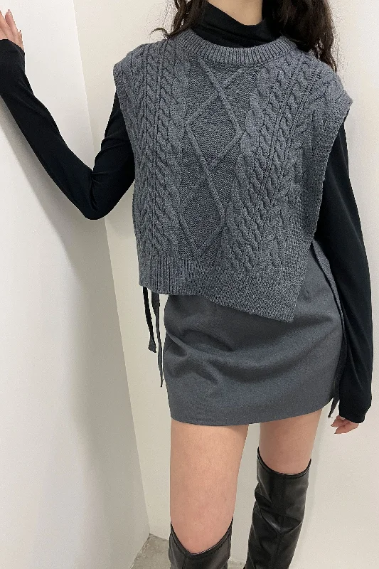 CABLE KNIT SWEATER VEST Business