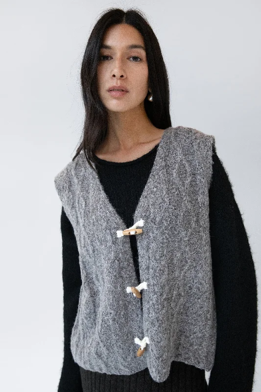CABLE KNIT VEST WITH TOGGLES Geometric